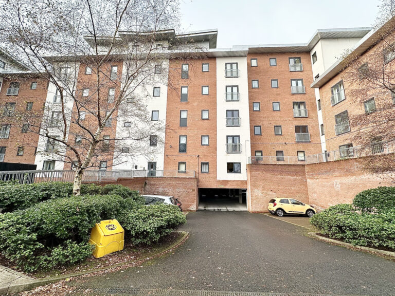 Lumen Court, Preston